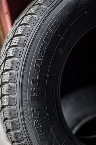 фото протектора и шины Ice Blazer WST1 Шина Sailun Ice Blazer WST1 235/65 R16 103S