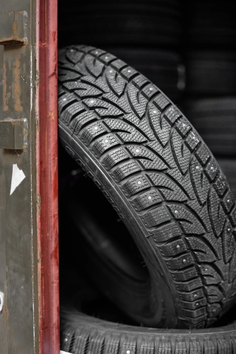 фото протектора и шины Ice Blazer WST1 Шина Sailun Ice Blazer WST1 235/65 R16 103S