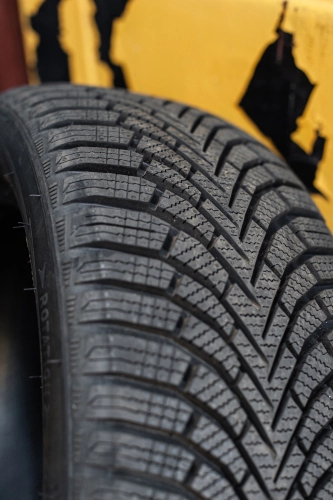 фото протектора и шины Ice Blazer Alpine+ Шина Sailun Ice Blazer Alpine+ 205/60 R15 91H