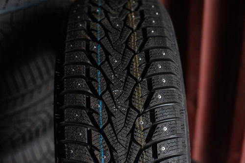 фото протектора и шины WINTERNOVA STUD III Шина ZMAX WINTERNOVA STUD III 245/70 R16 111T